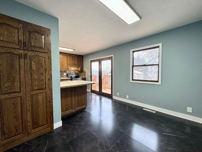 Building Photo - Remodeled 3 bed, 2 bath Millard home