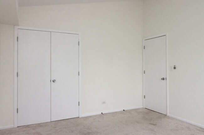 Building Photo - 1735 Chesapeake Ln