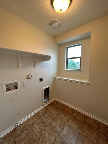 Building Photo - 9001 Bird Brook Ln