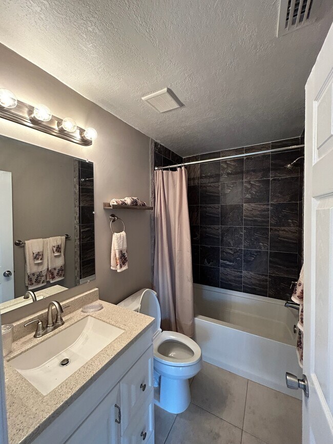 Building Photo - 5206 Sunridge Palms Dr