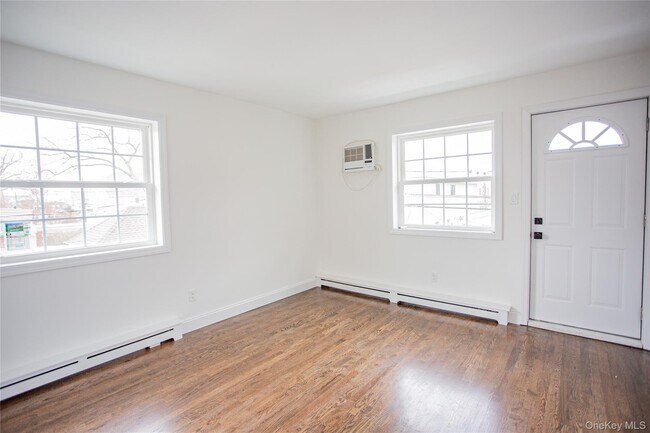 Building Photo - 451 E Pine St