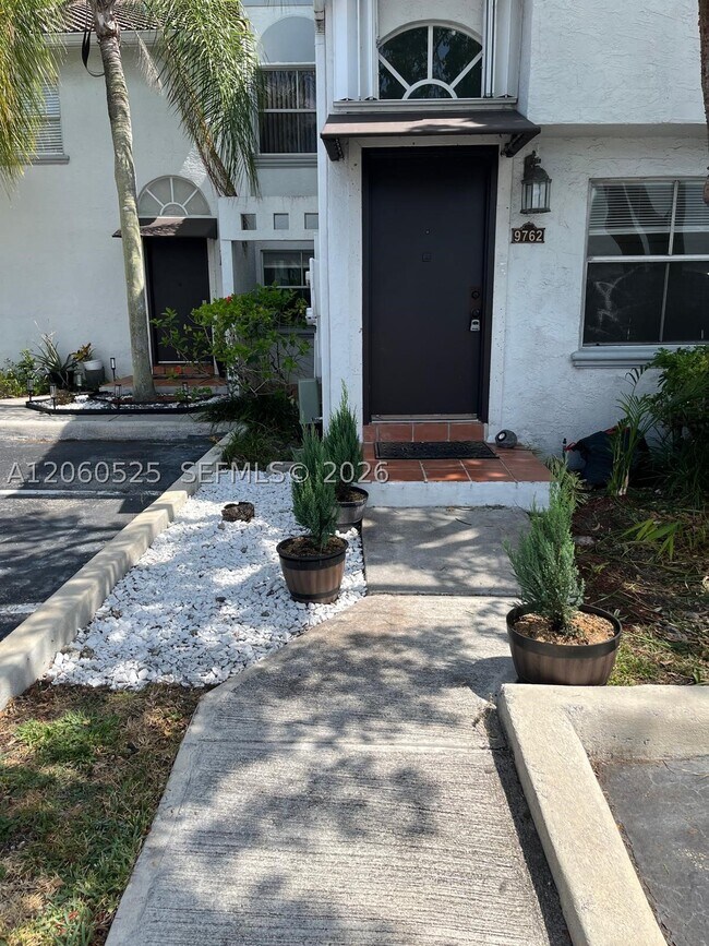 Building Photo - 9762 NW 47th Terrace
