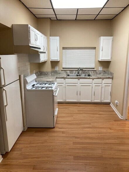 Primary Photo - 705 W 28th St
