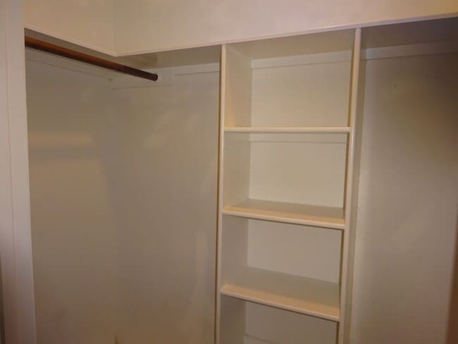 Building Photo - For Lease 1st Floor Unit | 2 Bed, 1 Bath | 860 Sq Ft | Southland Terrace Community |