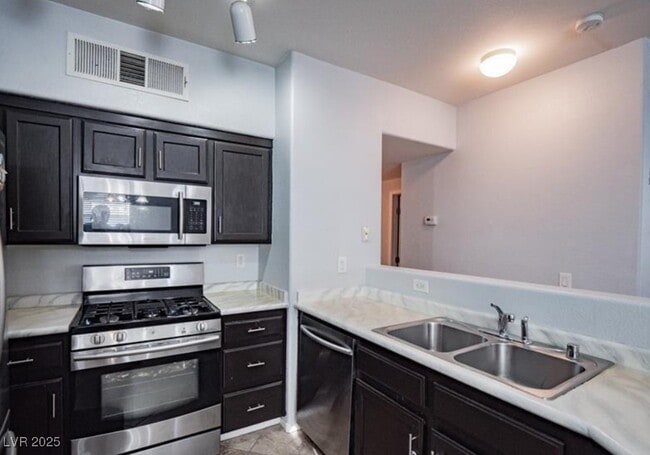 Building Photo - 50 Aura de Blanco St