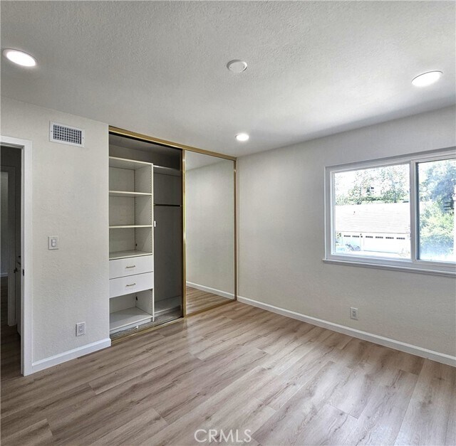Building Photo - 289 S Solomon Dr