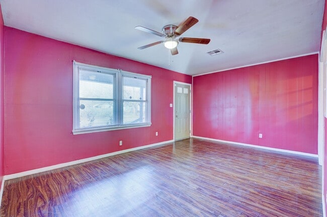 Building Photo - Stylish Home with Covered Deck & Easy I-44...