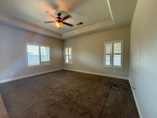Building Photo - 2710 Orange Tree Dr