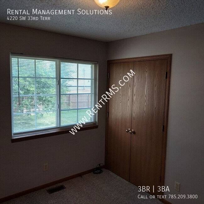 Building Photo - 4220 SW 33rd Terrace