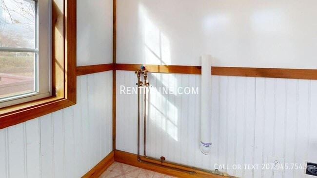 Building Photo - 1015 May St