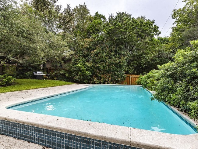 Building Photo - 9305 Springwood Dr