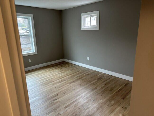 Building Photo - 234 Oak St