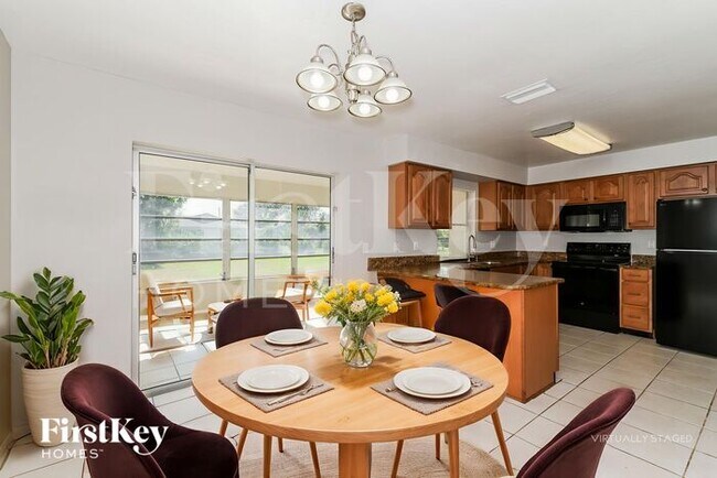 Building Photo - 1404 SE 30th St