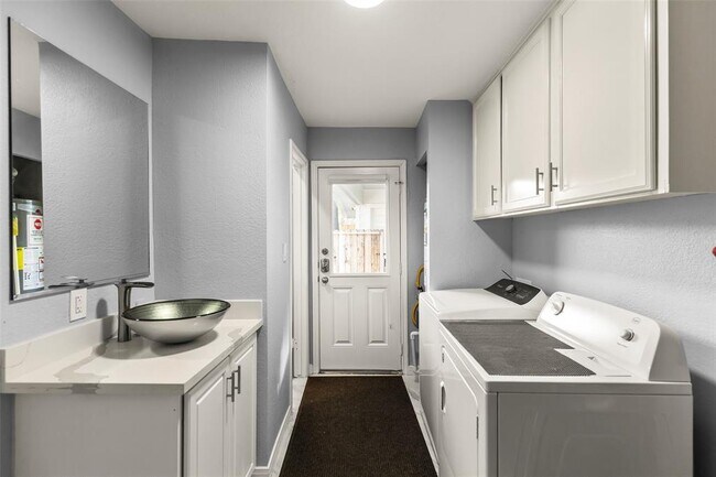 Building Photo - 12423 Honeywood Trail