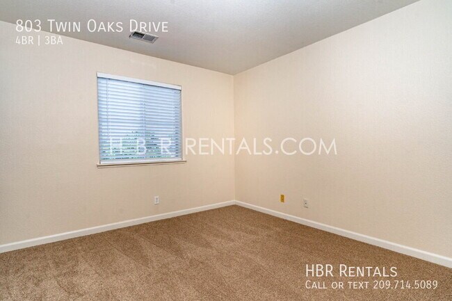 Building Photo - 803 Twin Oaks Dr