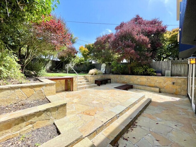 Building Photo - Westwood Park - Stunning 3BR+ / 2 BA Home w/Fabulous Back Yard! - PROGRESSIVE