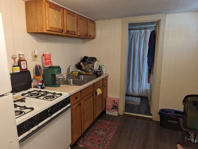 Building Photo - 301 E Eleanor St