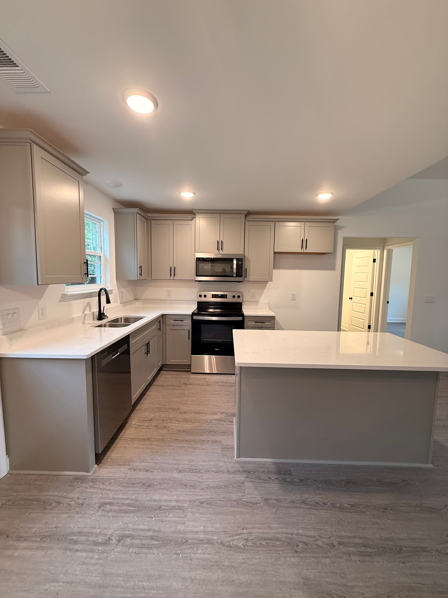 Building Photo - 822 Pitt Ave