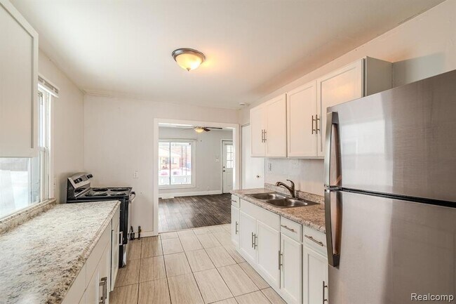 Building Photo - 11084 Cadillac Ave