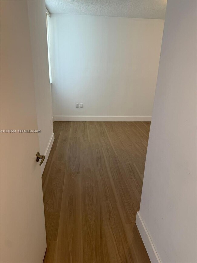 Building Photo - 18800 NE 29th Ave