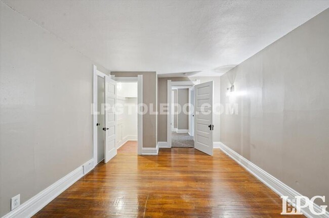 Building Photo - 533 Raymer Blvd