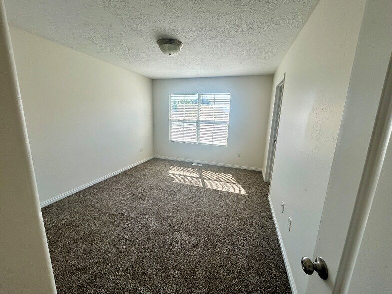 Building Photo - 3414 S Carrick Dr