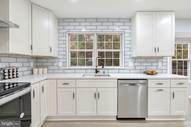 Building Photo - 12672 Catawba Dr