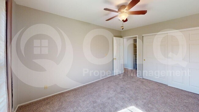 Building Photo - 874 W Port Royal Pl