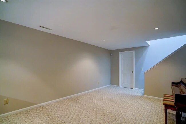 Building Photo - 11 Gray Birch Trl