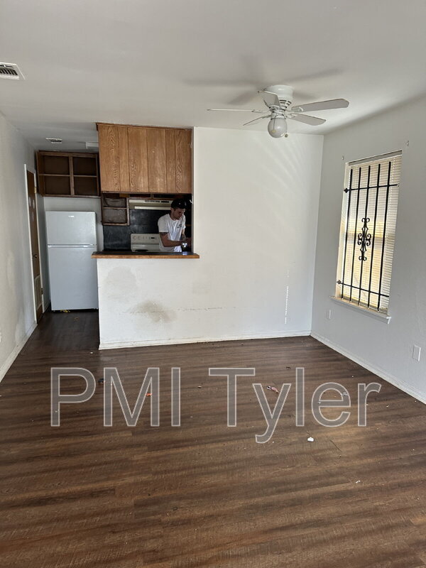Building Photo - 2717 W Shaw St