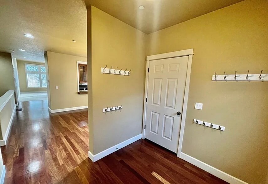 Building Photo - 8557 SE Bristol Park Dr