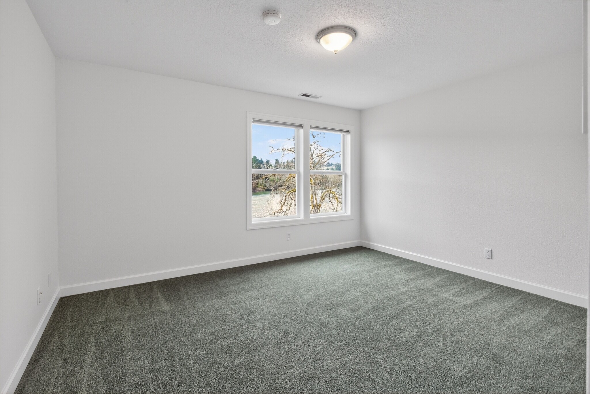 Building Photo - 1645 SE Oak Shore Ln