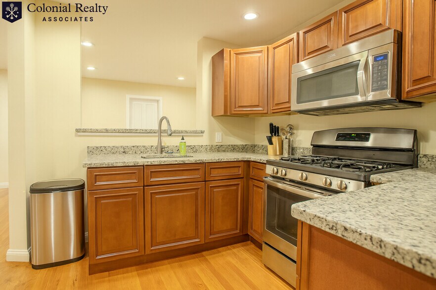 Building Photo - 66 Egmont St