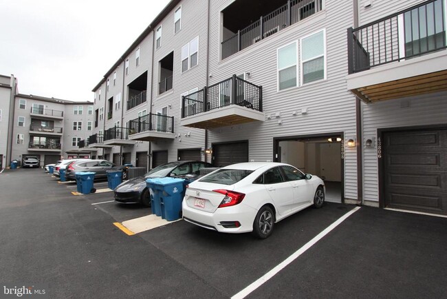 Building Photo - 43808 Middleway Ter