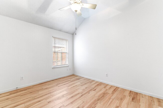 Building Photo - 28259 Daystrom Ln