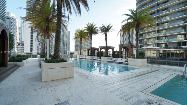Building Photo - 801 S Miami Ave