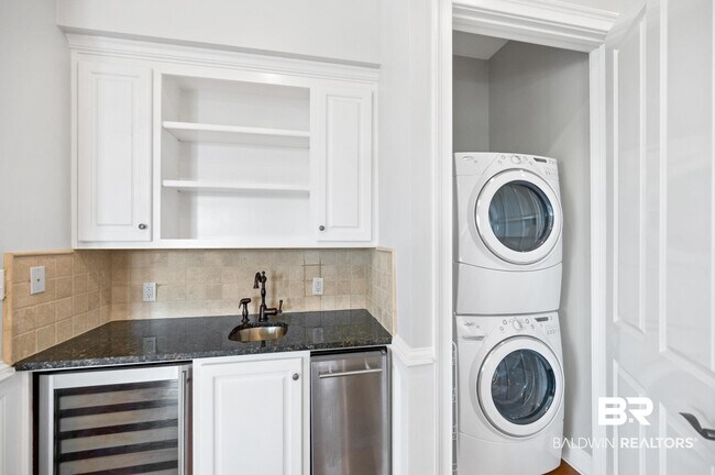 Building Photo - 32511 Water View Dr E