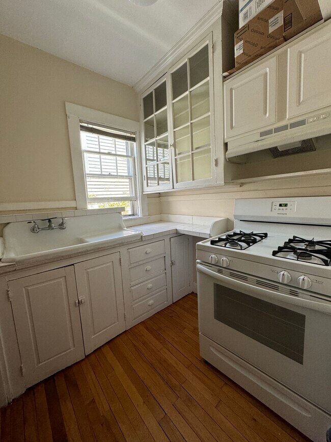 Building Photo - 17 Story St