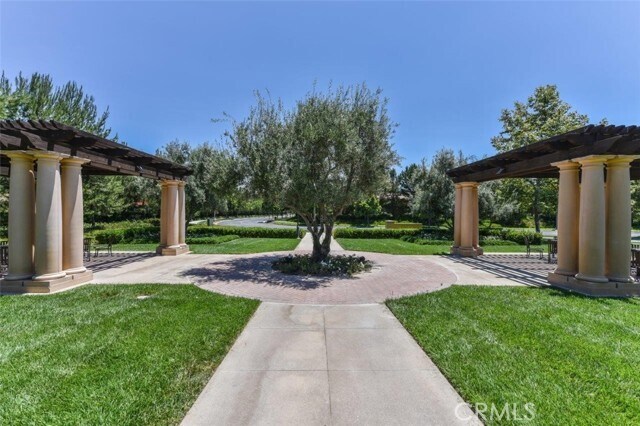 Building Photo - 83 Bianco