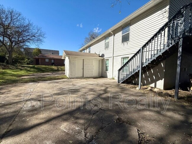 Building Photo - 308 Prince Ave