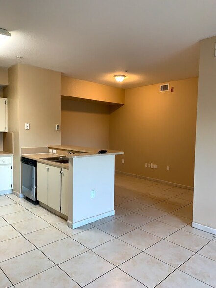 Building Photo - 7300 NW 114th Ave