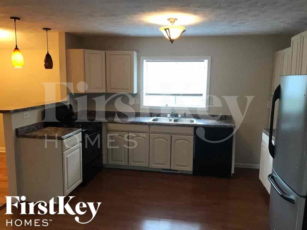 Building Photo - 4801 Leone Dr