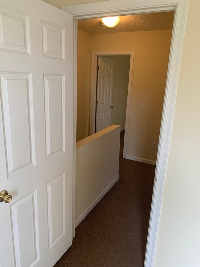Building Photo - Ideal Home Located in the City Limits