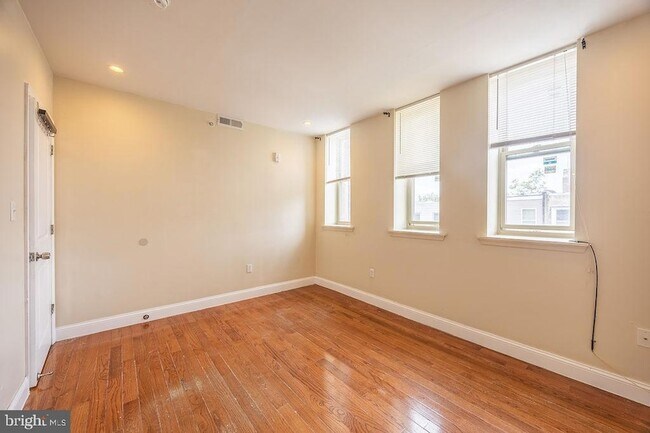 Building Photo - 4706 Chestnut St