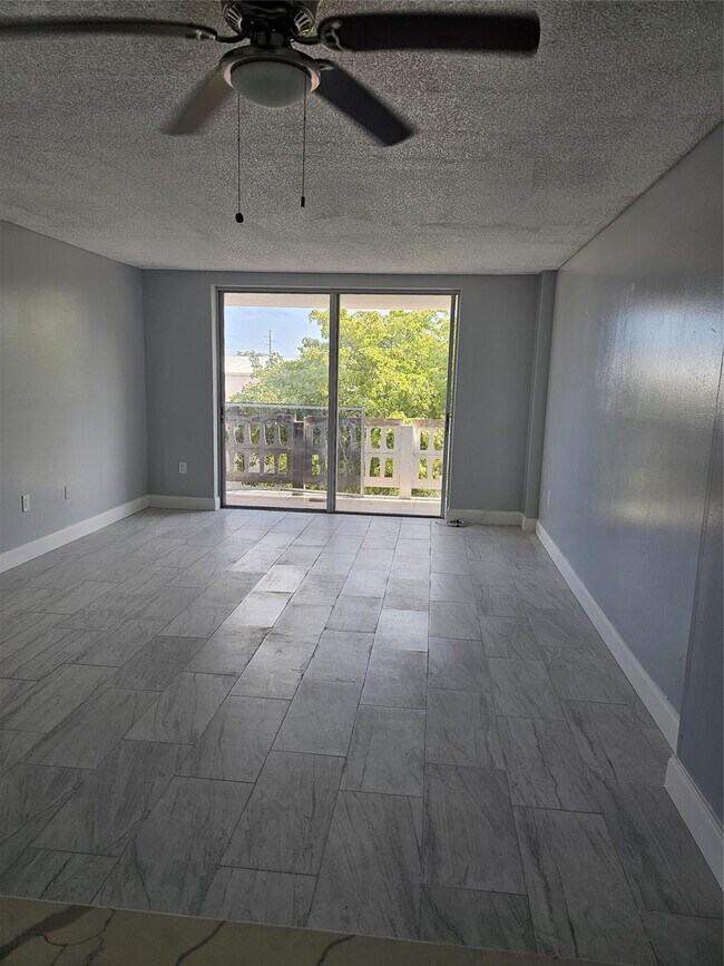 Building Photo - 15600 NW 7th Ave