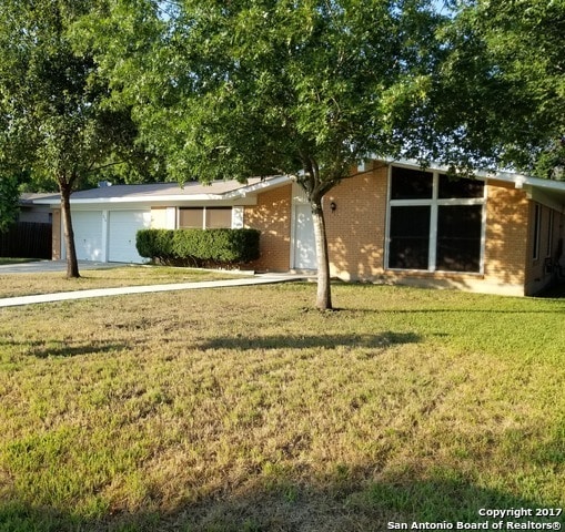 Building Photo - Welcome home to 214 Beechwood!