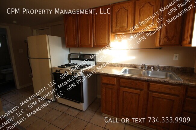 Building Photo - 2557 4th St