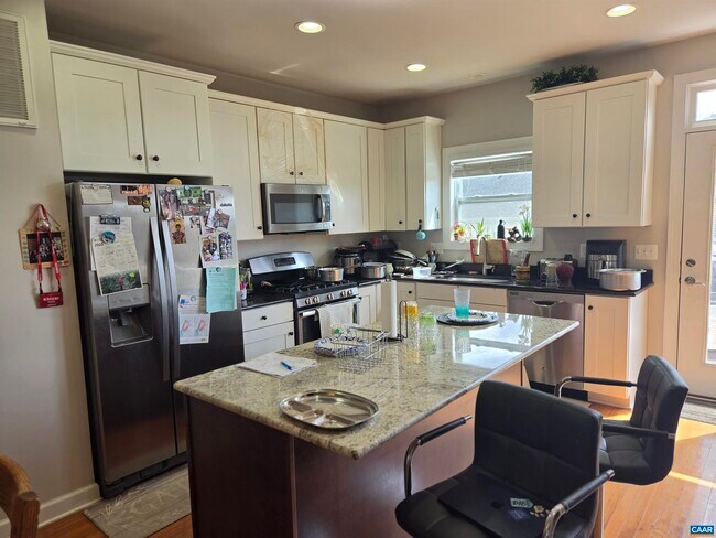 Building Photo - 2441 Winthrop Dr