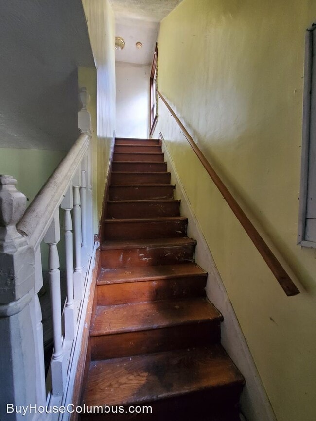Building Photo - 3 br, 1 bath House - 614 S Warren Ave