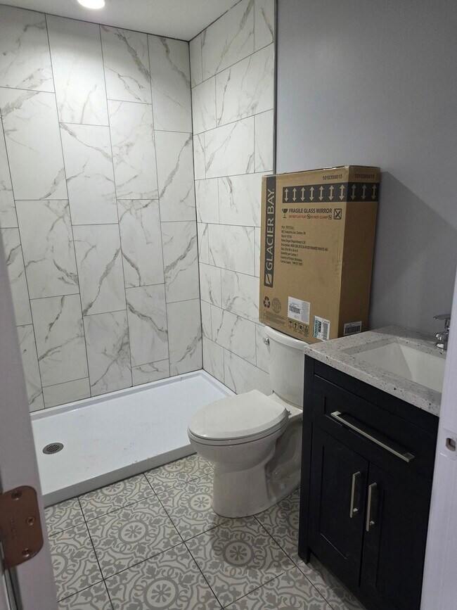 Building Photo - 831 S Western Ave